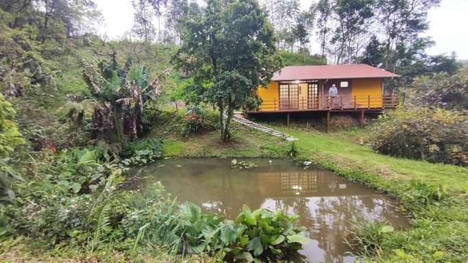 ACUDE E CASA 2 COM VARANDA E LINDA VISTA