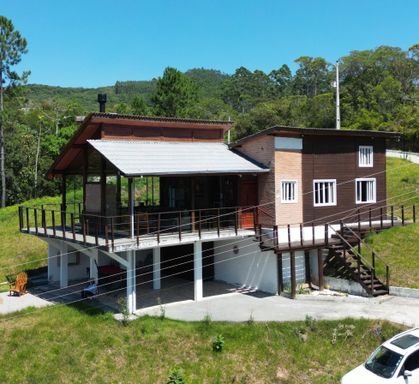 CASA E GARAGEM AMPLA