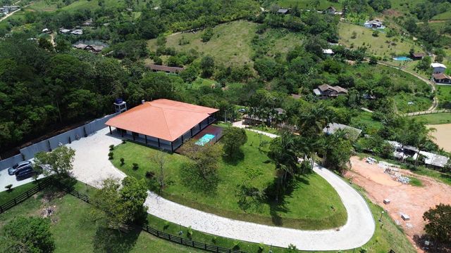 CASA, JARDIM E NATUREZA