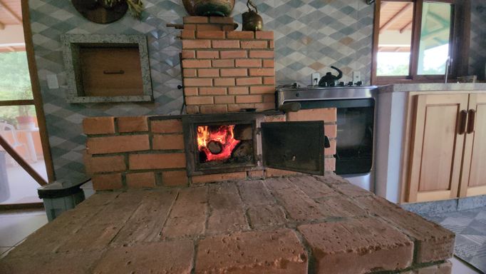 LINDO FOGAO A LENHA COM SERPENTINA E FORNO