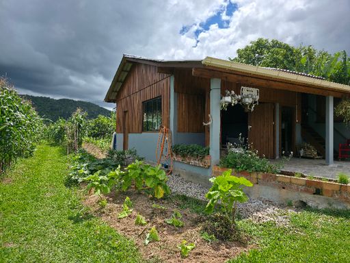 Casa de apoio com area gorjeta e deposito