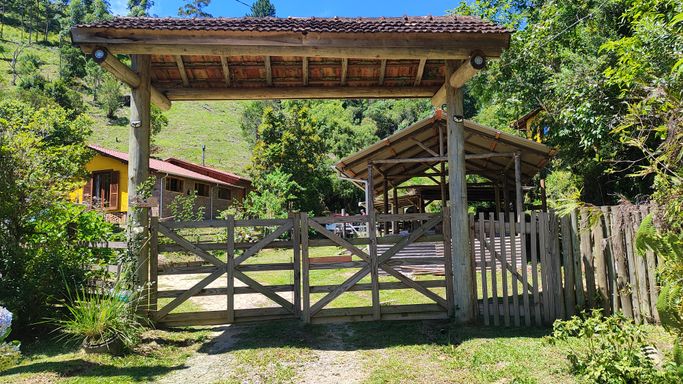 Portal, gargem e casa principal