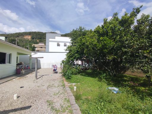 POMAR E QUINTAL DA CASA