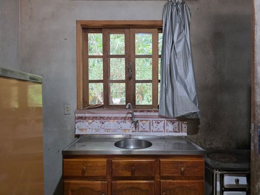 Cozinha, janela acima da pia