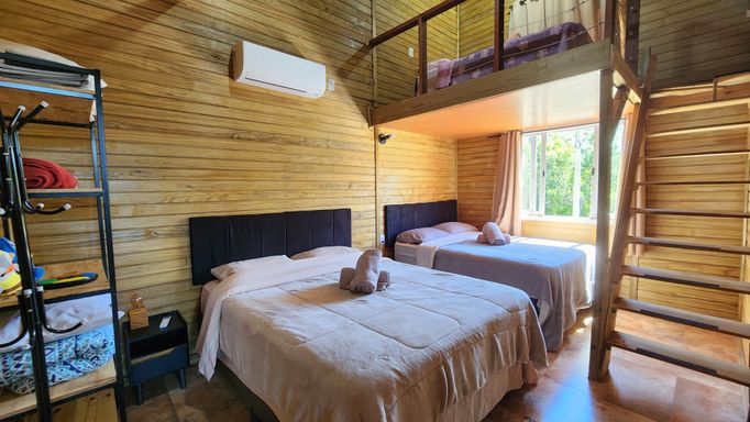 SEGUNDO QUARTO COM 2 CAMAS DE CASAL MAIS CAMA DE SOLTEIRO NO MEZANINO