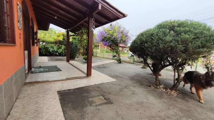 VARANDA E JARDIM DA CASA AGUAS MORNAS