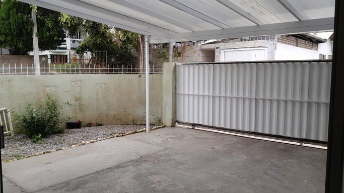 Garagem coberta para 2 veículos - Casa térrea