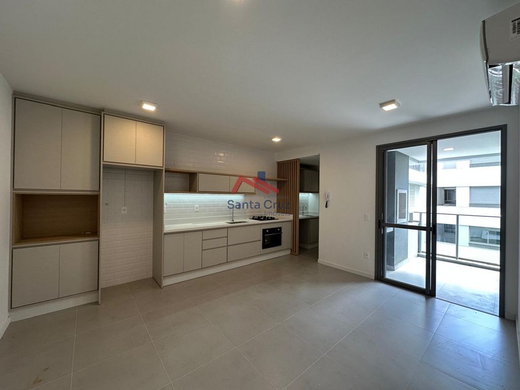 Apartamento à venda com 2 quartos, 71m² - Foto 2