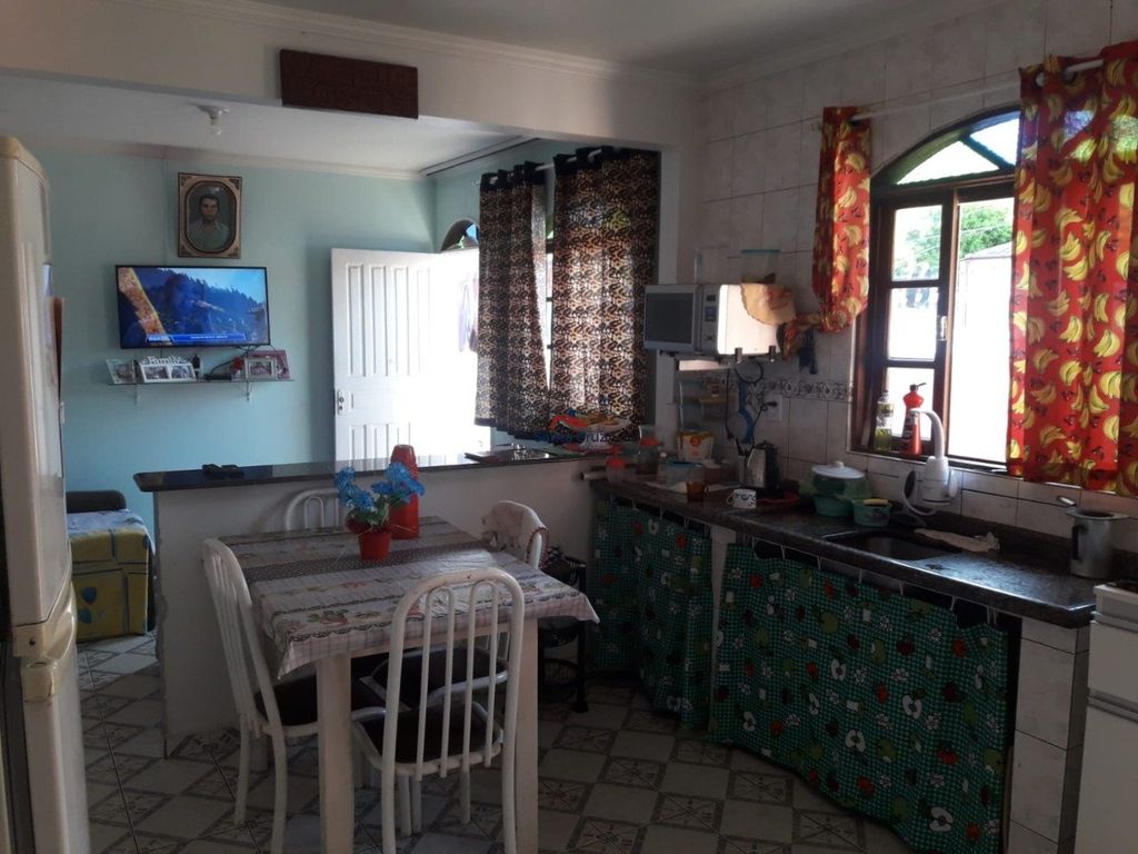 Casa à venda com 6 quartos, 198m² - Foto 1