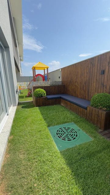 Área externa do salão de festas que integra com o playground