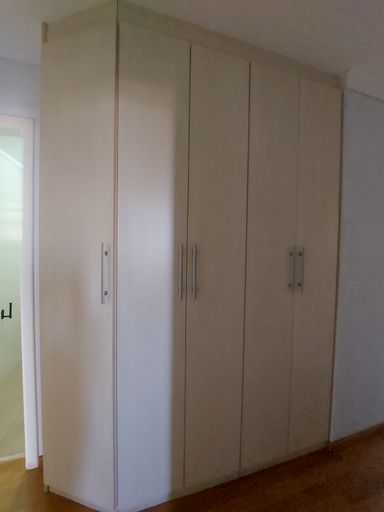 Armário no corredor