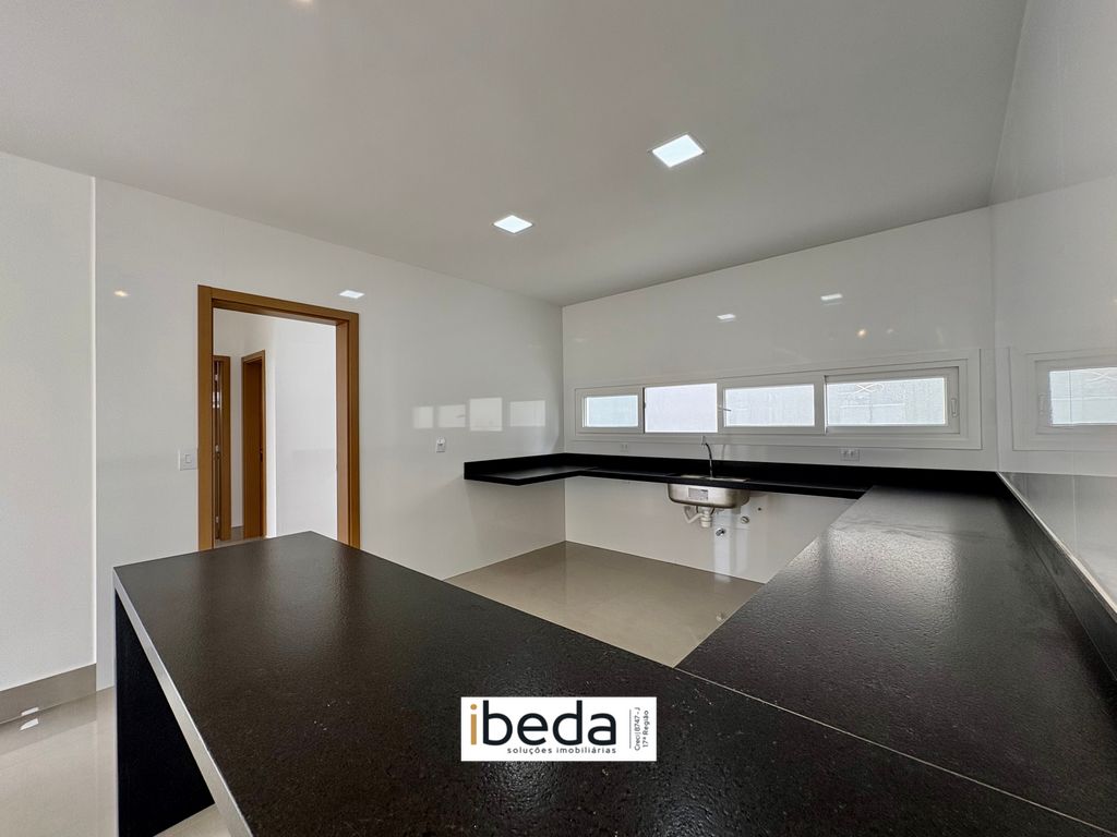 Casa de Condomínio à venda com 4 quartos, 450m² - Foto 9