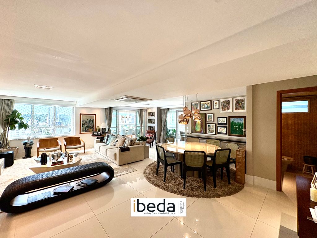 Apartamento à venda com 3 quartos, 206m² - Foto 2