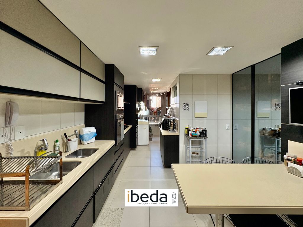 Apartamento à venda com 3 quartos, 206m² - Foto 14
