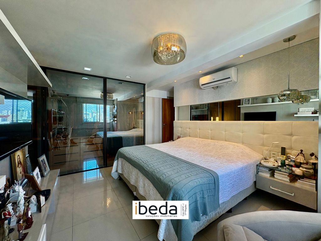 Apartamento à venda com 3 quartos, 206m² - Foto 23