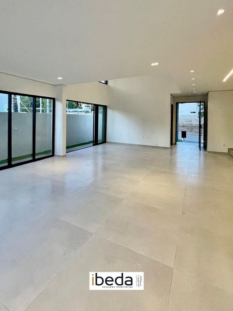 Casa de Condomínio para alugar com 4 quartos, 268m² - Foto 4