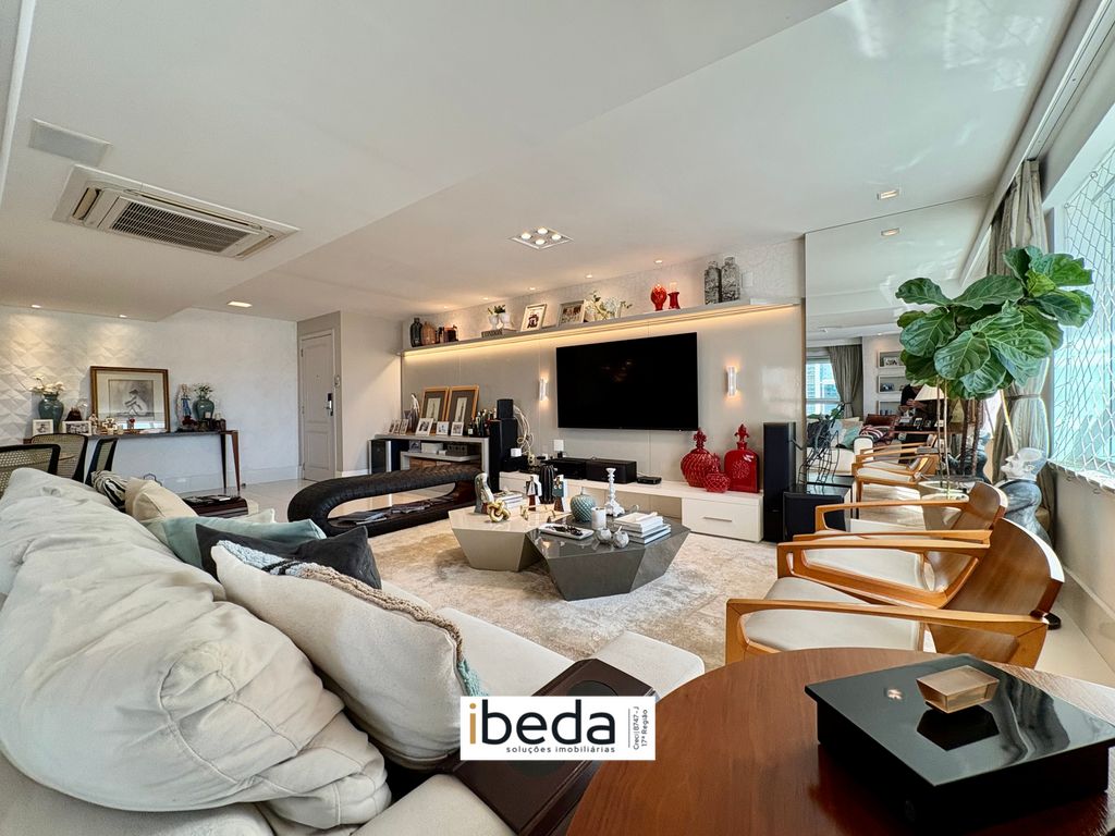 Apartamento à venda com 3 quartos, 206m² - Foto 5