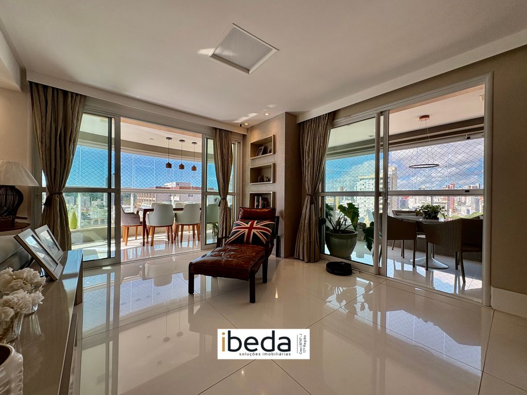 Apartamento à venda com 3 quartos, 206m² - Foto 7