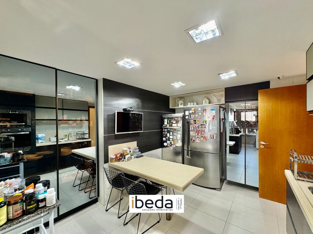 Apartamento à venda com 3 quartos, 206m² - Foto 17
