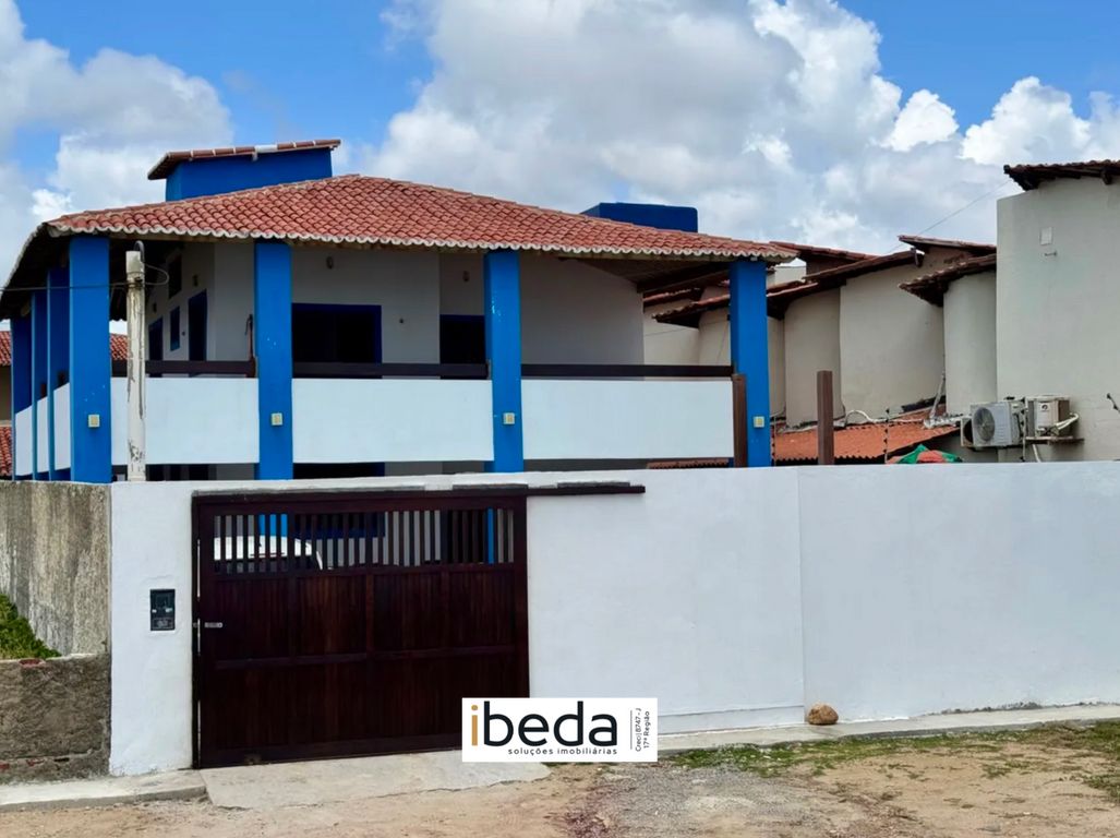 Casa à venda com 5 quartos, 220m² - Foto 1