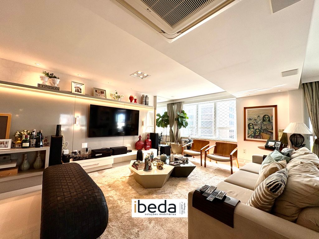 Apartamento à venda com 3 quartos, 206m² - Foto 4