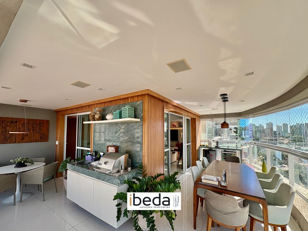 Apartamento à venda com 3 quartos, 206m² - Foto 1