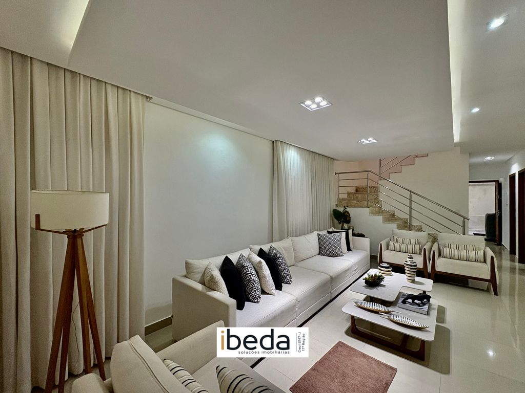 Casa de Condomínio à venda com 4 quartos, 200m² - Foto 2