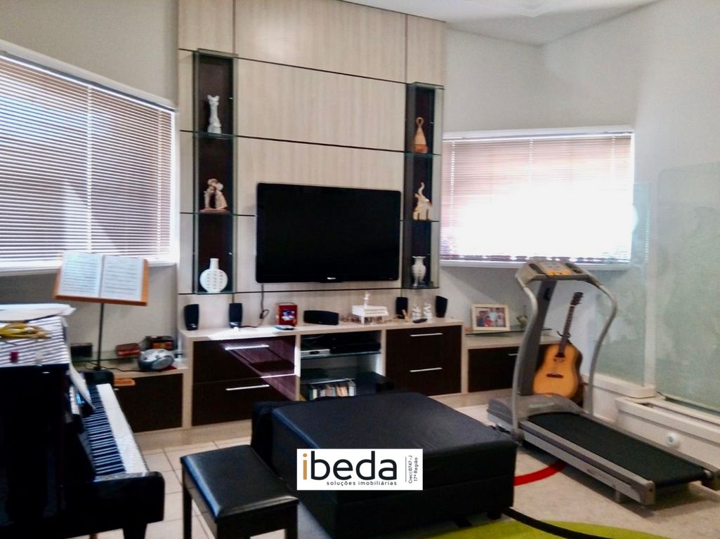 Casa à venda com 4 quartos, 1000m² - Foto 4