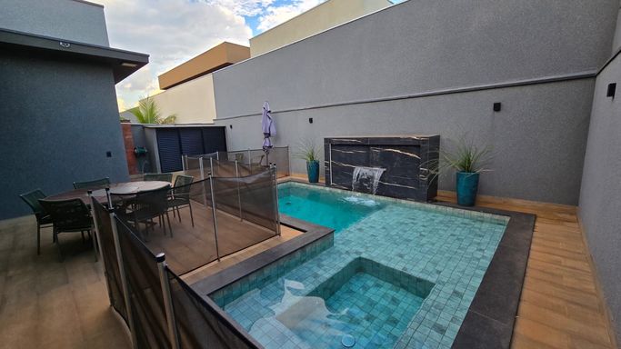 PISCINA COM HIDROMASSAGEM