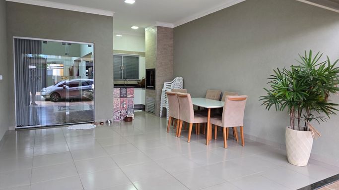 GARAGEM COM CHURRASQUEIRA