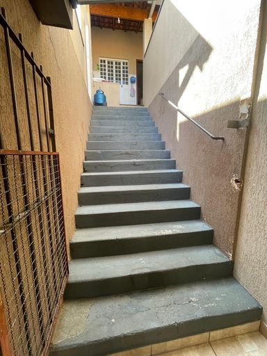 Escada de acesso à casa