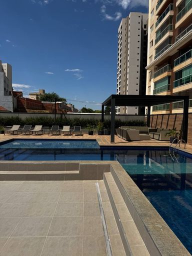 Eleve: piscinas