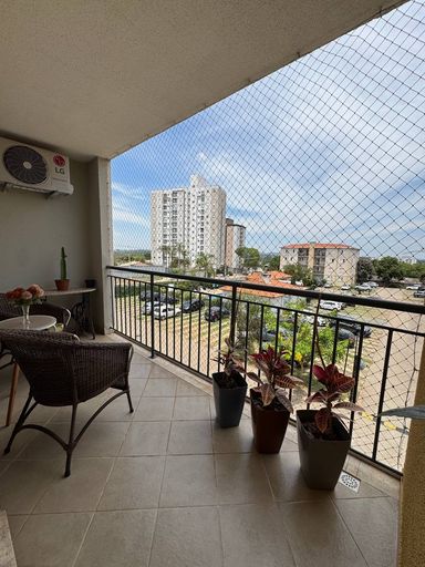 Sacada com churrasqueira, excelente espaço e vista livre