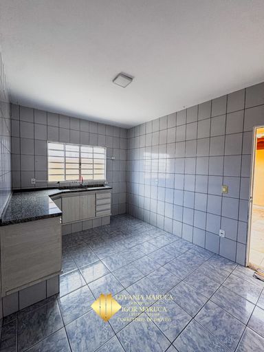 Vista da Cozinha com Acesso a Área Externa!