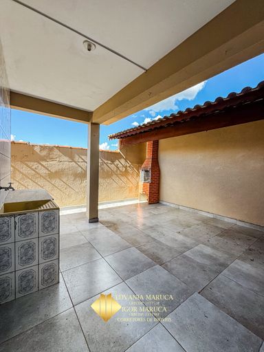 Visão Ampla dos Fundos!