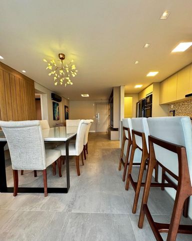 "Sala de jantar e cozinha integradas"