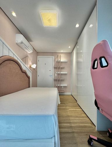 "Quarto com cantinho para estudo outrabalho Home Office"