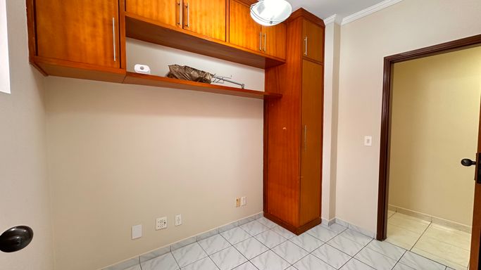 QUARTO DE SERVICO REVERSÍVEL PARA O QUARTO DORMITÓRIO