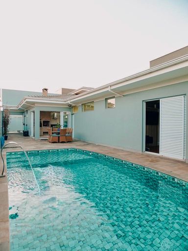 Vista da suíte master com porta para a piscina