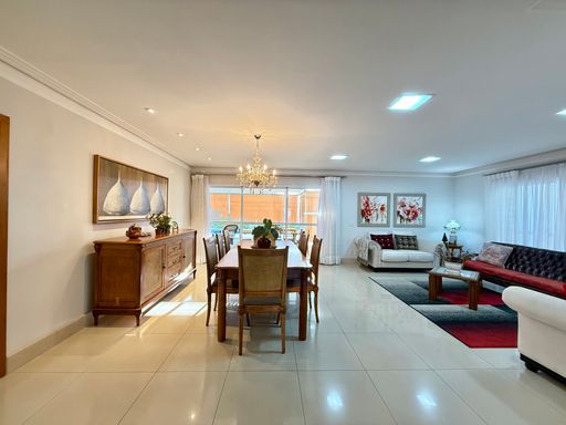 Sala de Jantar para até 14 lugares integrada com sala de estar