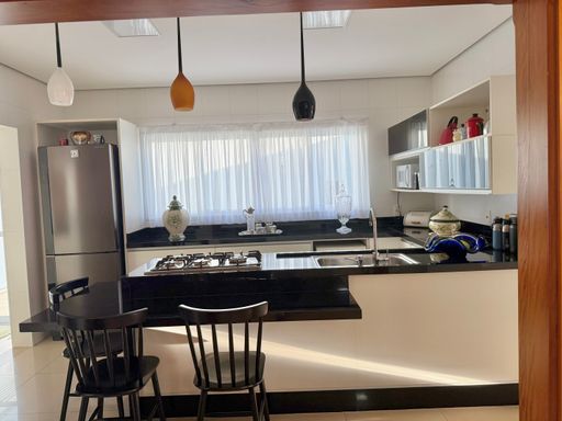 Cozinha com bancada americana
