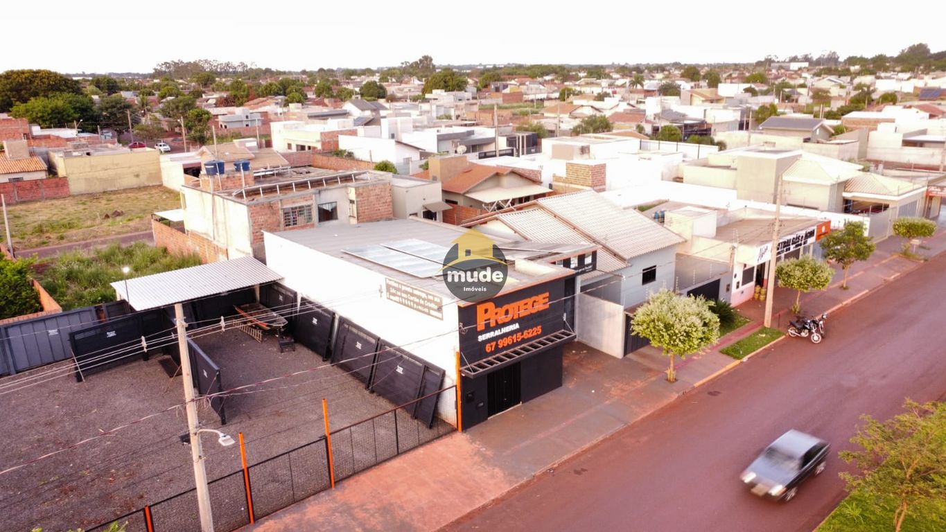 Galpão na Av. Esplanada (Vival dos Ipês) – 150m² construídos — Vival dos Ipês