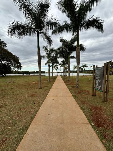 caminho até o lago