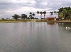 Lago de pesca e esportes nauticos