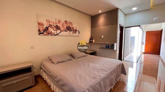 Casa à Venda como preço reduzido, 5 quartos, 4 banheiros sendo 2 suítes e 267m² — foto 4