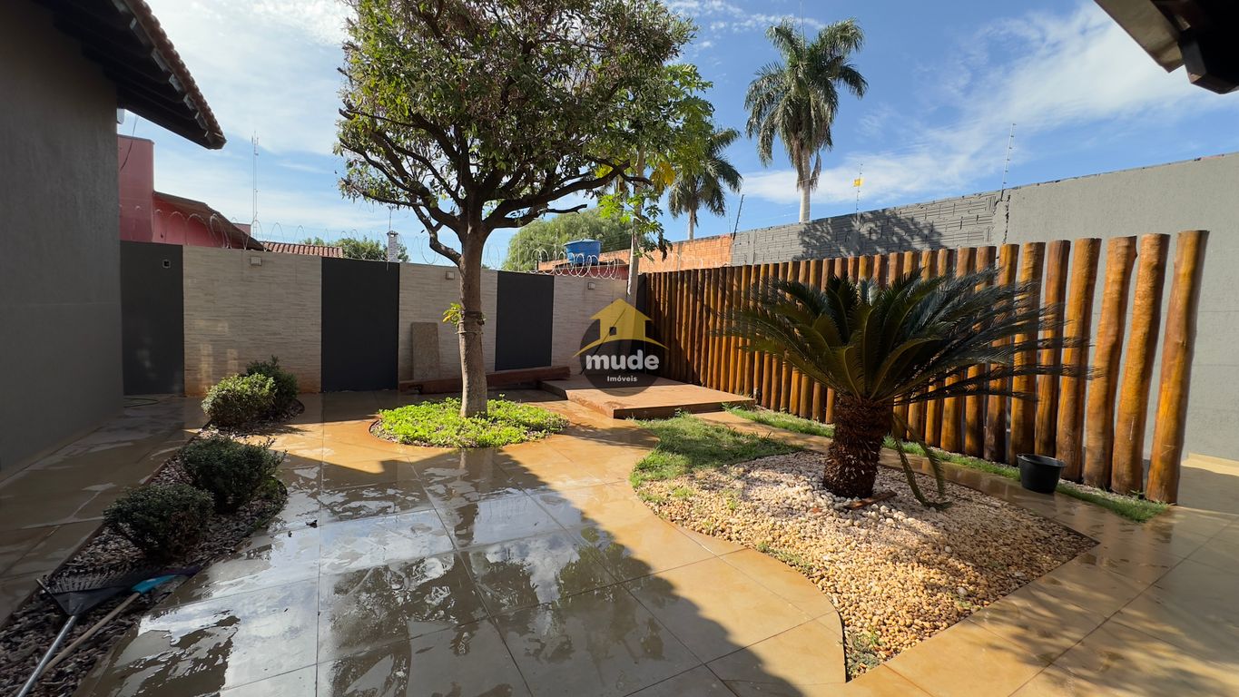 Casa com 4 quartos em Jardim Tropical — foto 2