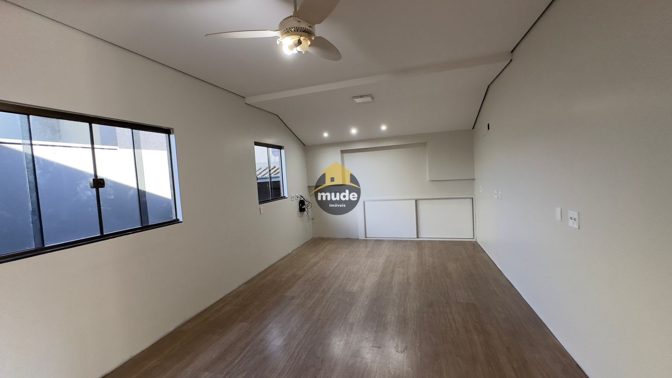 Casa com 4 quartos em Jardim Tropical — foto 3