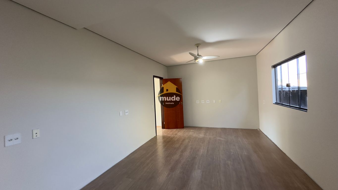 Casa com 4 quartos em Jardim Tropical — foto 4