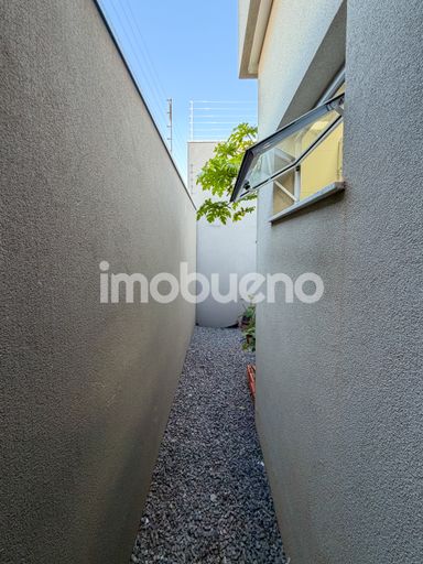 Área aos fundos