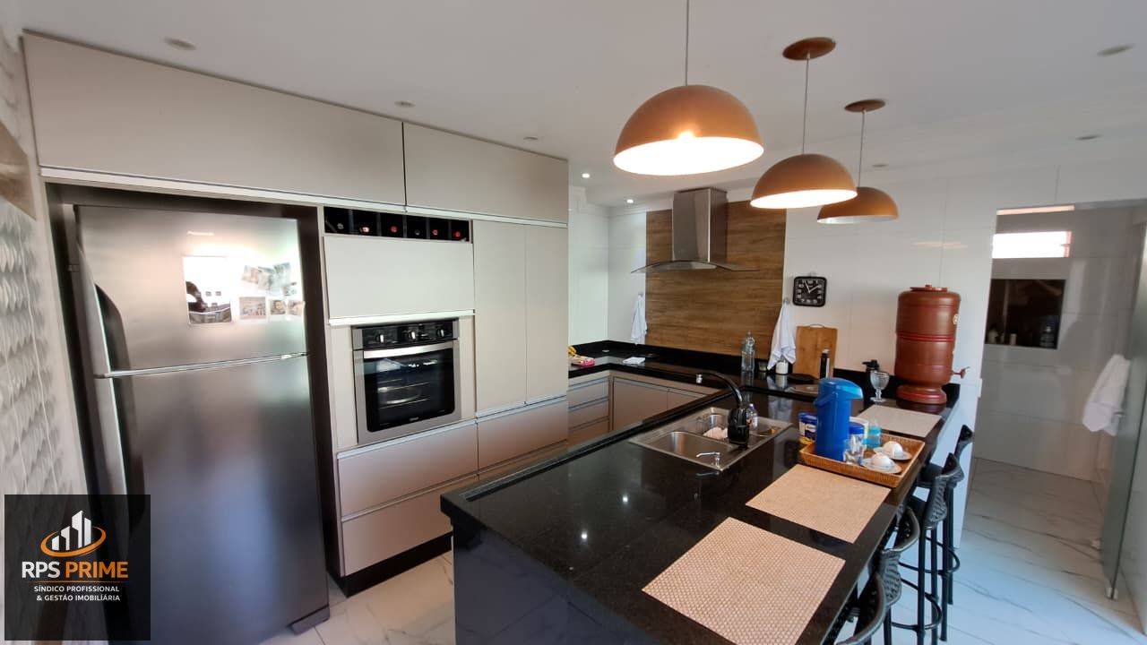 Casa, 7 quartos, 220 m² - Foto 2